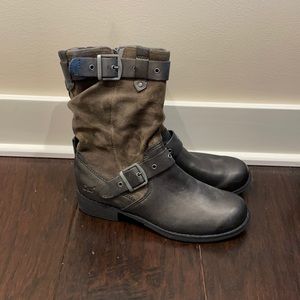 CAT by caterpillar leather/suede moto bootie THESE ARE A SIZE 6 1/2